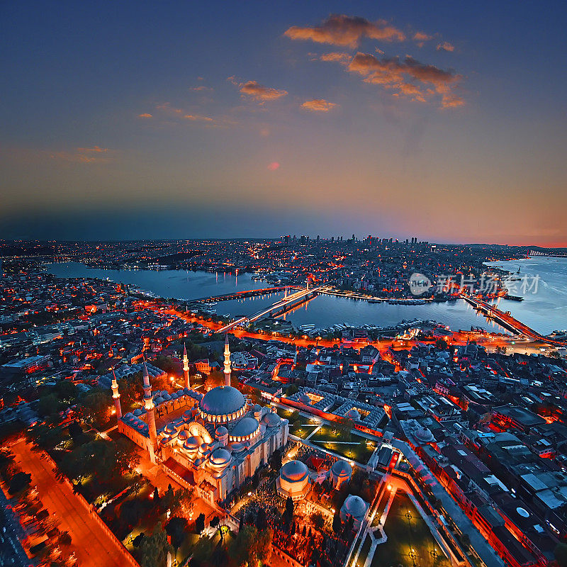 伊斯坦布尔，Haliç Gece, sysleymaniye Gece，加拉塔，Karaköy, Beyolu，伊斯坦布尔，金角;伊斯坦布尔;盐土植物;sirkeci;eminonu;土耳其;土耳其历史;土耳其旅游;伊斯坦布尔旅游;金角湾;海峡;伊斯坦布尔海峡的